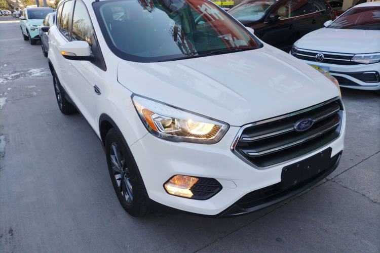 Used Ford Kuga 2019 EcoBoost 180 Two-Wheel-Drive Platinum Edition China VI Standard Front Right 45 Deg