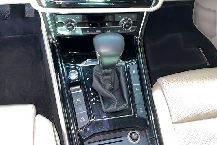 Used Volkswagen Phideon 2016 380TSI Two-Wheel-Drive Supreme Edition
