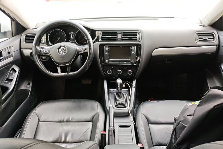 Used Volkswagen Sagitar 2018 280TSI DSG Ignite Edition Center Console