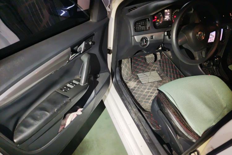 Used Volkswagen Gran Lavida 2013 1.6L Automatic Fashion Model