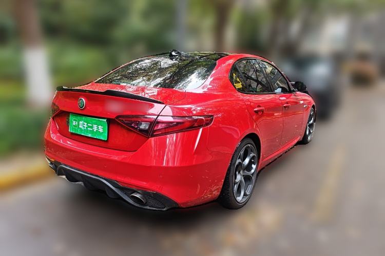 Used Alfa Romeo Giulia 2017 2.0T 280HP Luxury Edition Rear Right 45 Deg