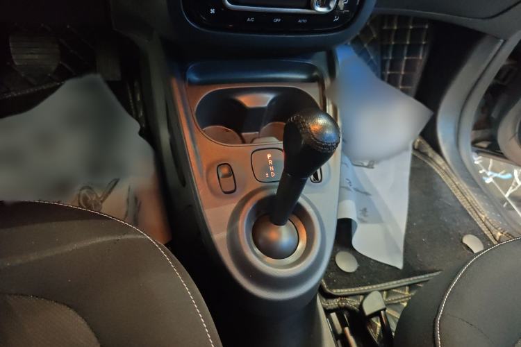 Used smart fortwo 2019 0.9T 66kW Hardtop Wind Power Edition China VI Gear Lever