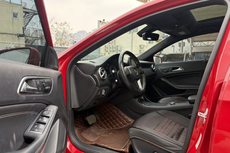 Used Mercedes-Benz A-Class 2013 A 200 Urban Edition Interior 4