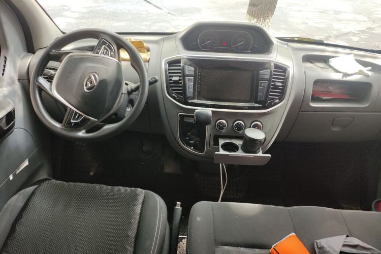 Used SAIC MAXUS Xintu V80 2019 2.5T Classic AMT Aoyuntong Short Wheelbase Mid-Roof 5/6-Seater