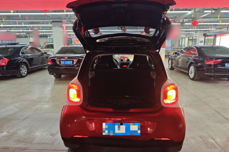 Used smart forfour 2018 1.0L 52 kW Dynamic Edition Trunk