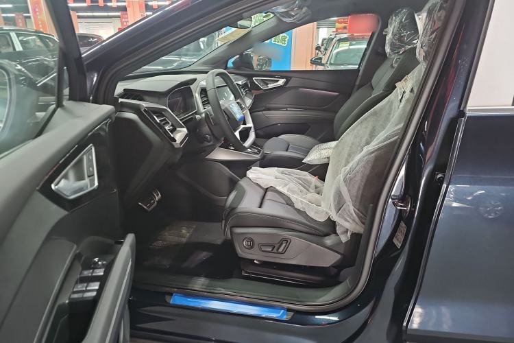 Used Audi Q4 e-tron 2024 40 e-tron Adventure Edition Interior 5