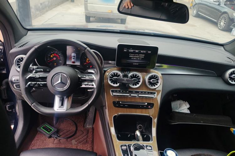 Used Mercedes-Benz GLC Coupe 2018 GLC 260 4MATIC Coupe SUV Center Console