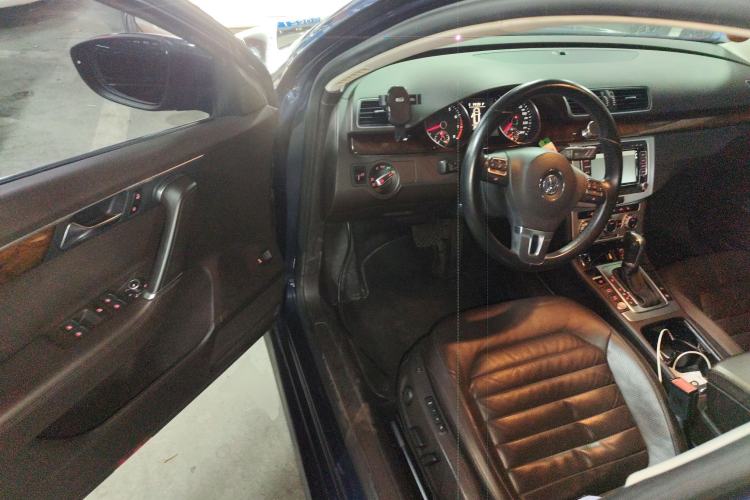 Used Volkswagen Magotan 2012 Travel Edition 2.0 TSI Luxury Version Driver Seat