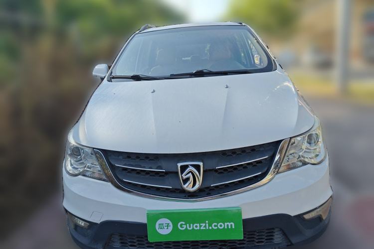 Used Baojun 730 2014 1.5L manual luxury trim 7 seats Front