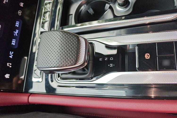 Used Hongqi H5 2025 2.0T Automatic Xuan Ying Edition Gear Lever