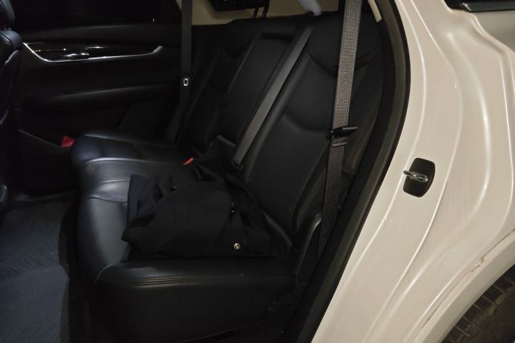 Used Cadillac XT5 2016 28T Four-Wheel Drive Luxury Model Left Rear Seat