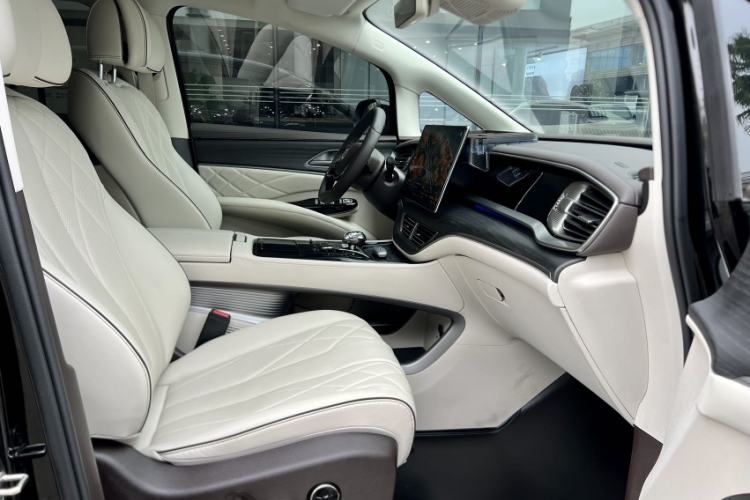 Used Denza D9 2024 DM-i 980 Four-Wheel Drive Prestige Model