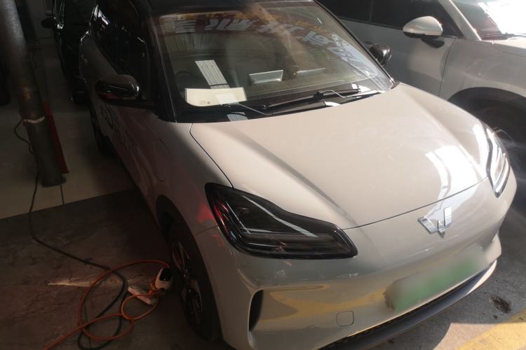 Used Wuling Bingo PLUS 2024 401 km Range 5-Seater Version Front Right 45 Deg