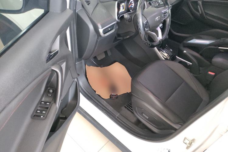 Used Chevrolet Trax 2021 Redline 335T CVT Top-Tier Model China VI Standard Driver Seat