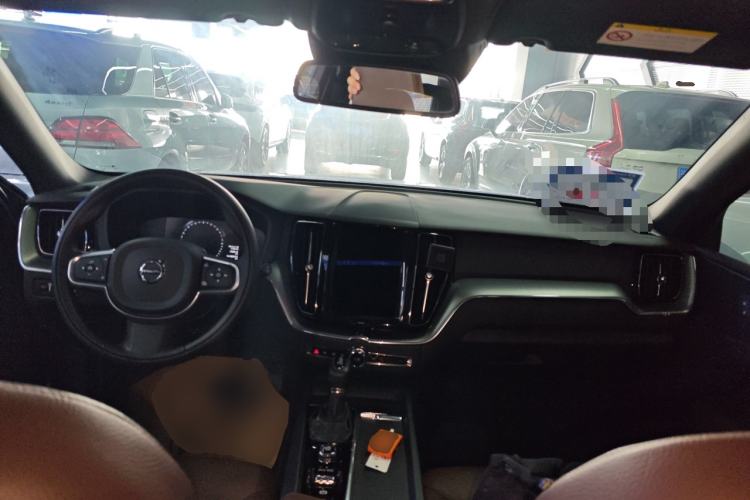 Used Volvo XC60 2021 T5 4x4 Smart Luxury Edition Center Console