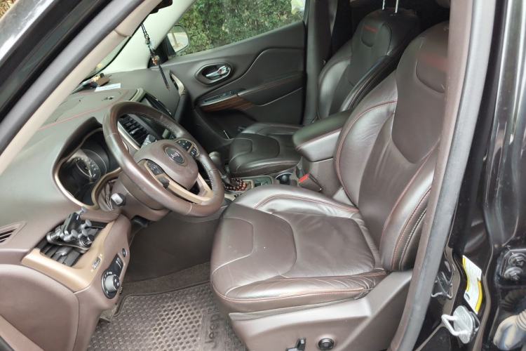 Used Jeep Cherokee 2014 2.4L High-Performance Version
