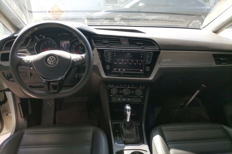 Used Volkswagen Touran 2018 Volkswagen Touran L 280TSI DSG Comfort Edition 7 Seats China V Emission Standard Center Console