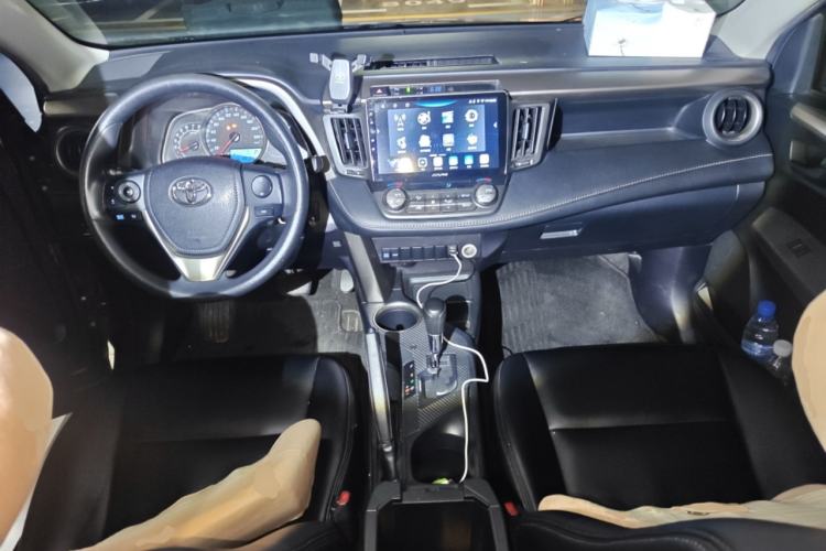 Used Toyota RAV4 2015 2.0L CVT Two-Wheel Drive Fashion Edition