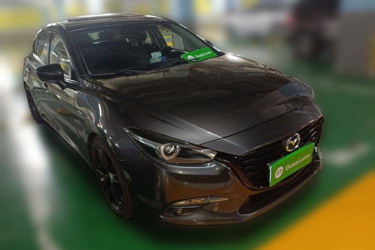 Used Mazda 3 Axela 2017 Hatchback 2.0L Automatic Luxury Model China VI Standard Front Right 45 Deg