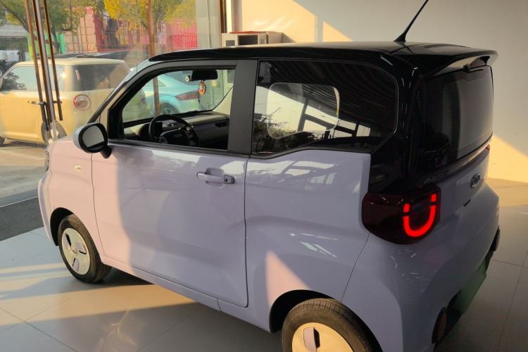 Used Chery QQ Ice Cream 2022 120km Conical Shape Lithium Iron Phosphate Exterior 3