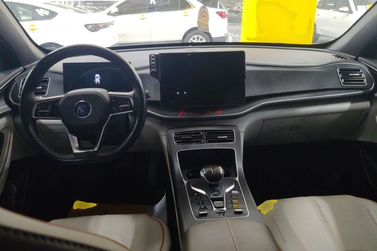 Used BYD Qin PLUS 2023 Champion Edition DM-i 120KM Beyond Model Center Console