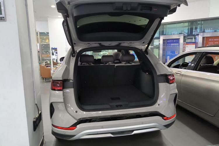 Used BYD Song PLUS New Energy 2025 EV Intelligent Driving Version 520km Premium Model Trunk