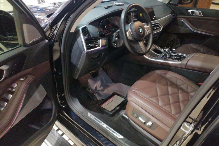 Used BMW X5 2022 Restyled xDrive 30Li Luxury Version M Sport Package
