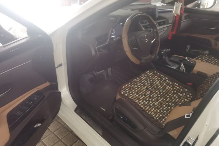 Used Lexus ES 2020 300h Premier Edition