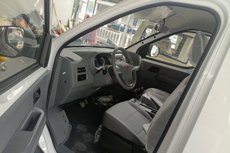 Used Wuling Yangguang 2025 Model 400km Bus Edition—Comfort Edition