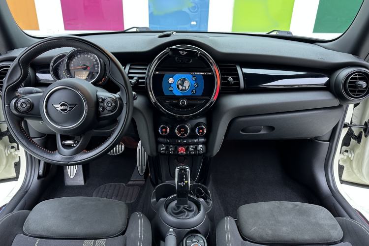 Used MINI 2018 1.5T COOPER Racing Driver Interior 3