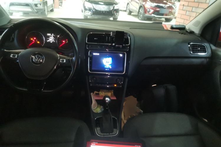 Used Volkswagen Polo 2018 1.5L Automatic Luxury Edition Center Console