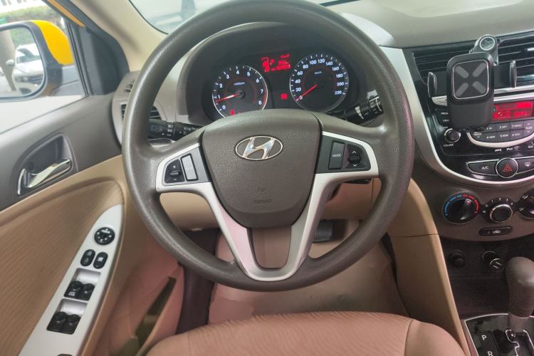 Used Hyundai Verna (older generation) 2010 Sedan 1.4L Automatic Luxury GLS Trim
