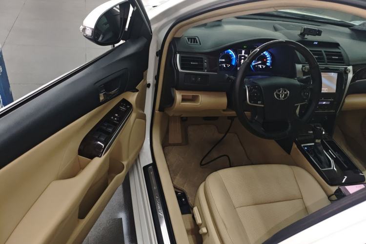 Used Toyota Camry 2016 Dual-Engine 2.5 HG 10th Anniversary Deluxe Navigation Edition Driver Seat