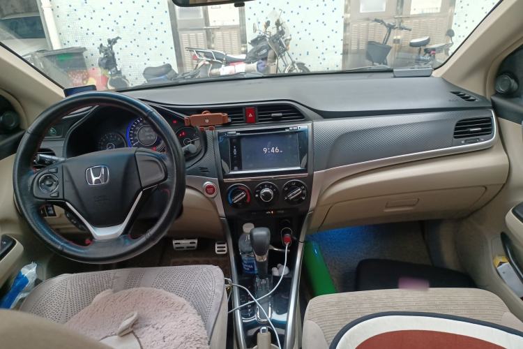 Used Honda Crider 2015 1.8L automatic luxury edition Center Console