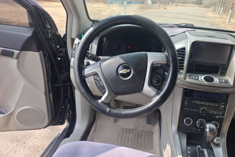 Used Chevrolet Captiva 2011 2.4 AT 5-Seater Comfort Edition Steering Wheel
