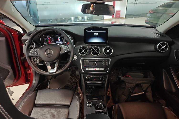 Used Mercedes-Benz GLA 2018 GLA 200 Fashion Model Center Console