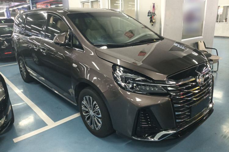 Used Buick GL8 2023 Facelifted Land Cruiser Executive Luxury Version
