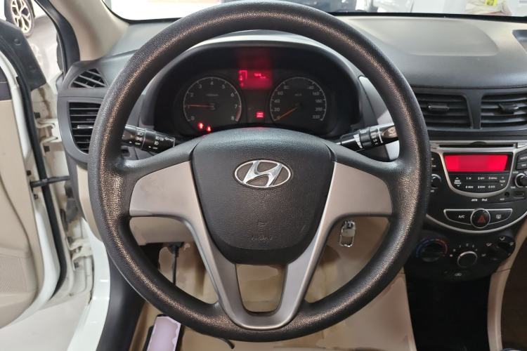 Used Hyundai Verna (older generation) 2014 1.4L Manual Smart GLS Trim