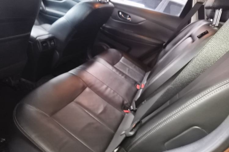 Used Nissan X-Trail 2016 2.0L CVT Smart Enjoyment Version 4WD
