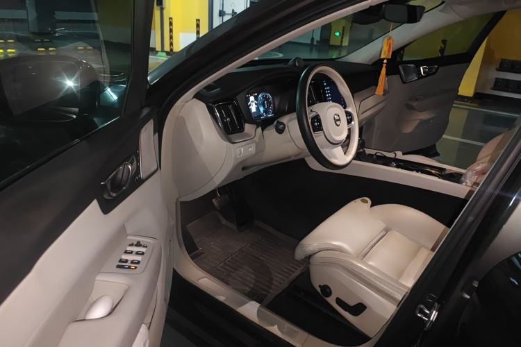 Used Volvo XC60 2020 T5 4x4 Smart Luxury Edition