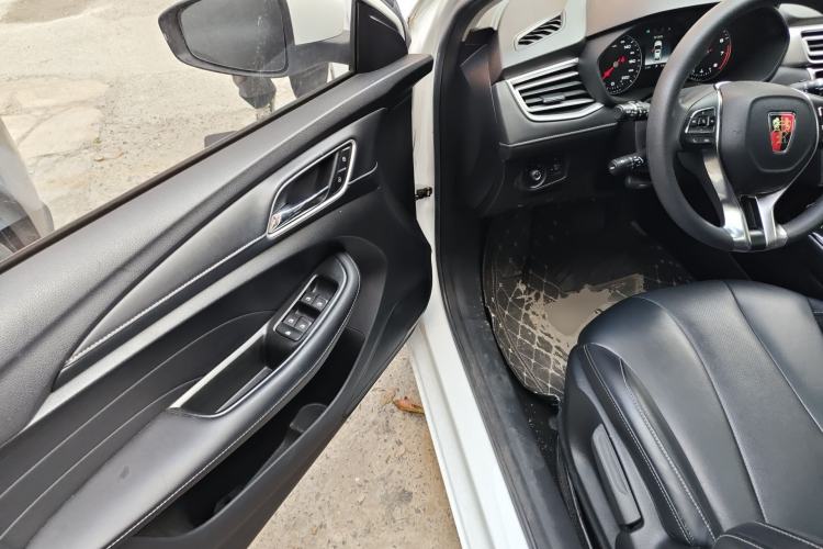 Used Roewe i5 2019 1.5L Automatic 4G Connected Langhao Edition Driver Seat