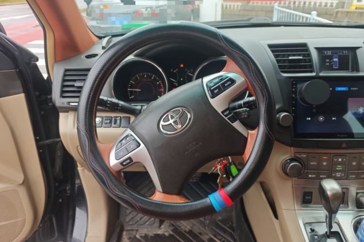 Used Toyota Highlander 2012 2.7L Two-Wheel Drive 7-Seater Luxury Edition
