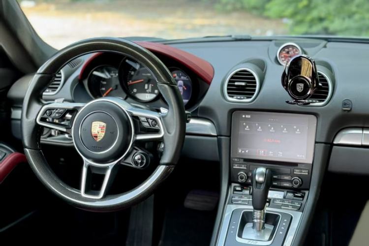 Used Porsche 718 2016 Cayman 2.0T
