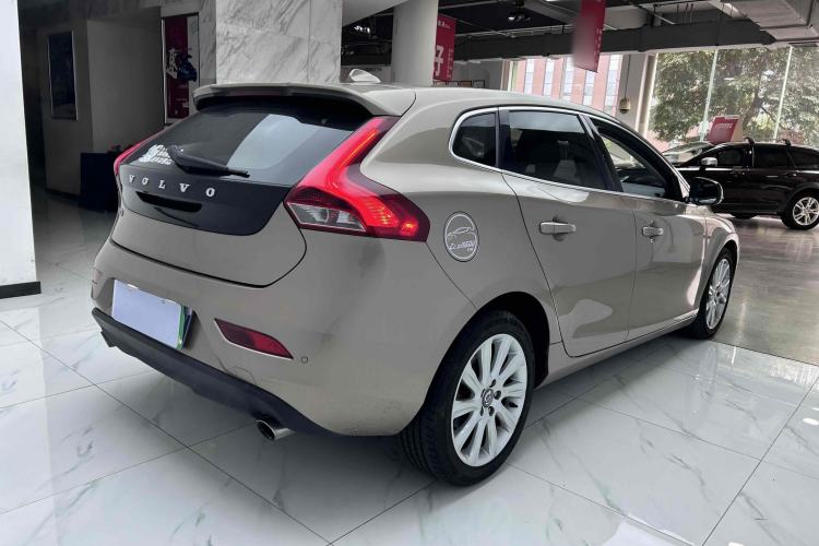 Used Volvo V40 2013 2.0T Zhiya Edition
