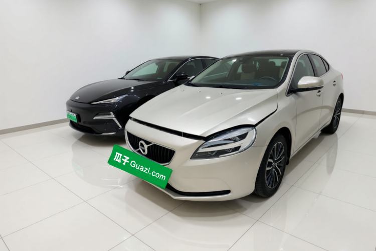 Used Volvo V40 2017 T3 Zhiyi Edition Guazi used car, China used car export, Used car for sale, Used cars, Cheapest cars for sale