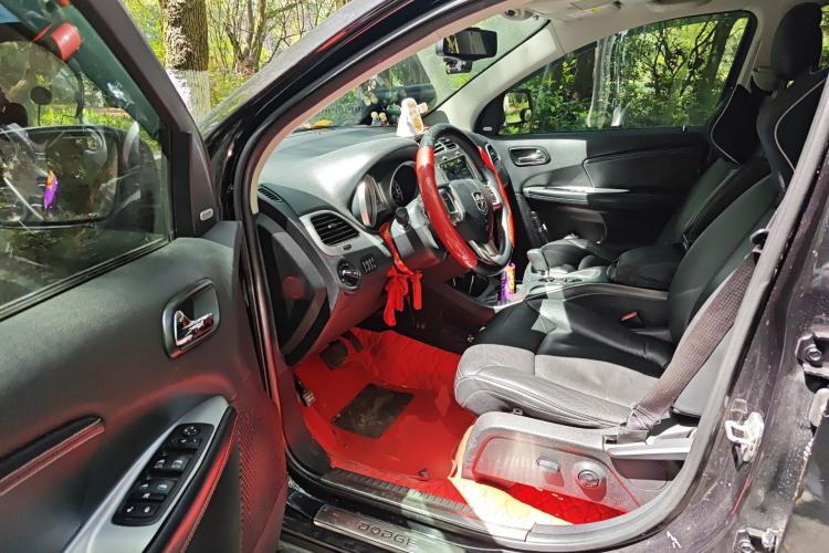 Used Dodge Journey 2013 2.4L Two-Wheel Drive Luxury Version
