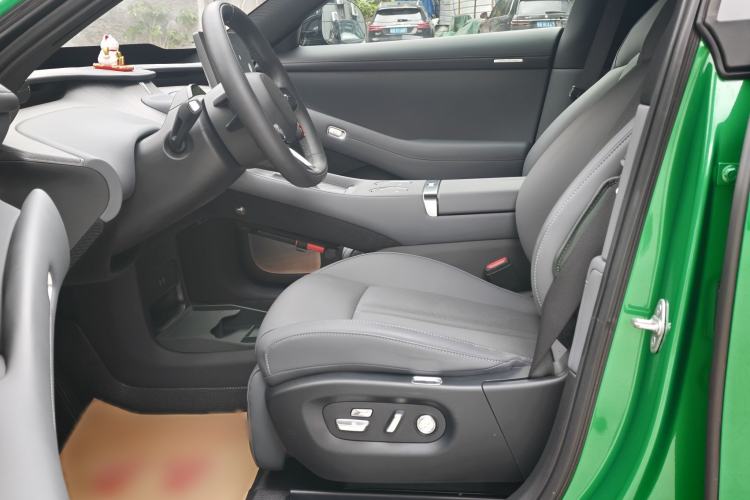 Used Xiaomi Auto YU7 2025 Ultra-Long Range Rear-Wheel Drive Version Interior 3