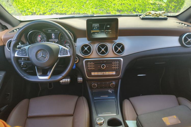 Used Mercedes-Benz CLA 2016 Facelifted CLA 260 4MATIC Center Console