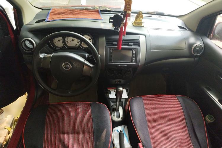 Used Nissan Livina 2010 JINRUI Edition 1.6L Automatic Standard Model Center Console