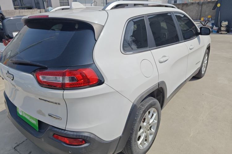 Used Jeep Cherokee 2016 2.0L Superior Edition
